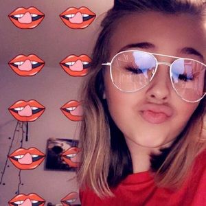 Meet your Posher, Kayla